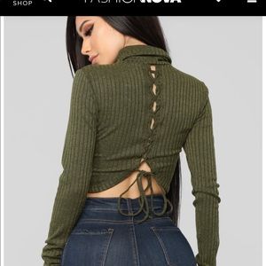 Long sleeve cropped turtleneck